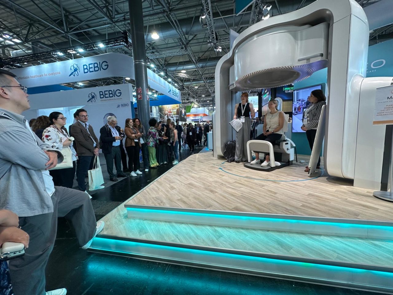 Leo Cancer Care presenting the new CQ Medical head and neck backrest compatible with their upright solutions