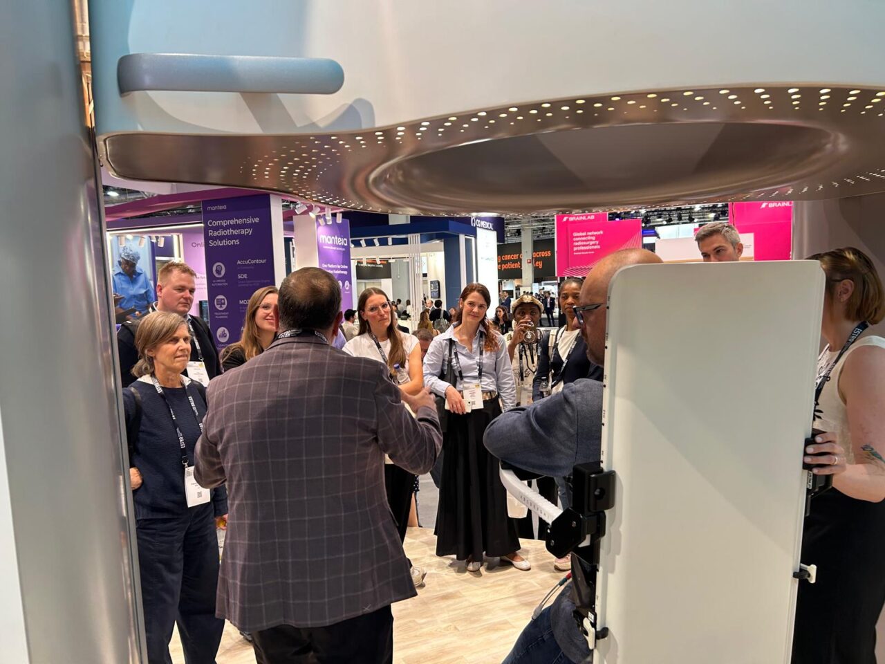 Demo using upright arm positioner from CQ Medical